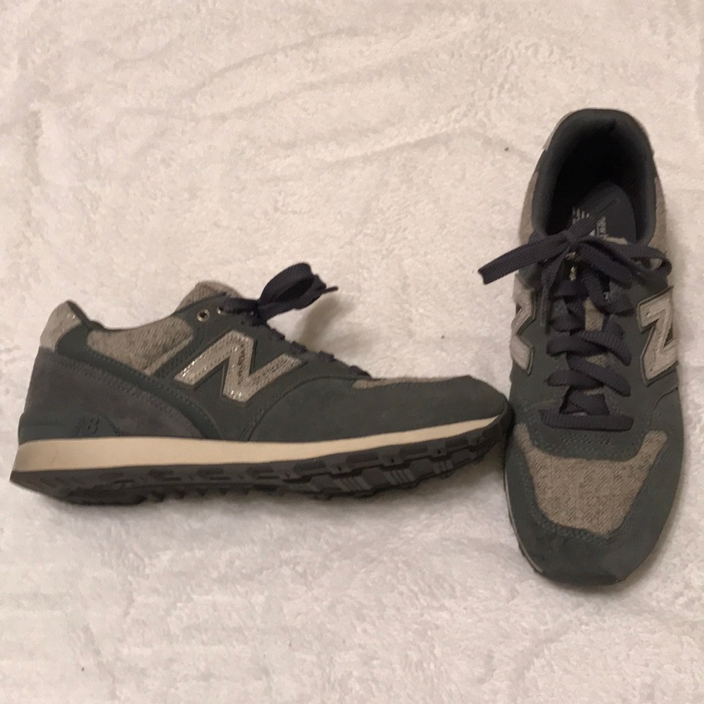 New balance tennis shoes